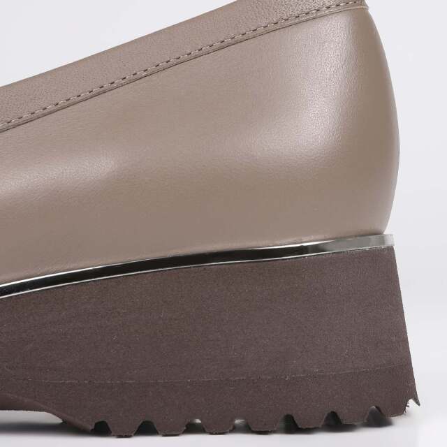 BARCLAY（バークレー）EVAソールモカシンパンプス ダークベージュ