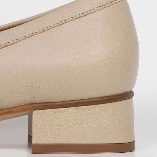 BARCLAY（バークレー）チェーンビットモカシンパンプス ベージュ