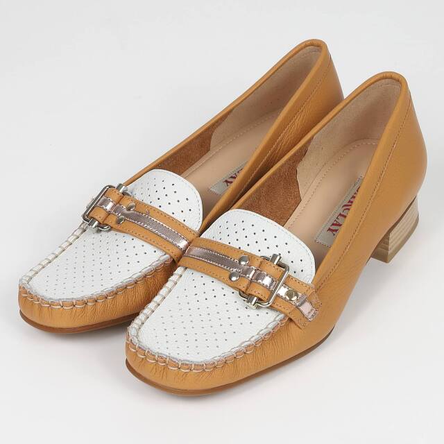 BARCLAY（バークレー）パンチングモカシンパンプス　キャメルコンビ