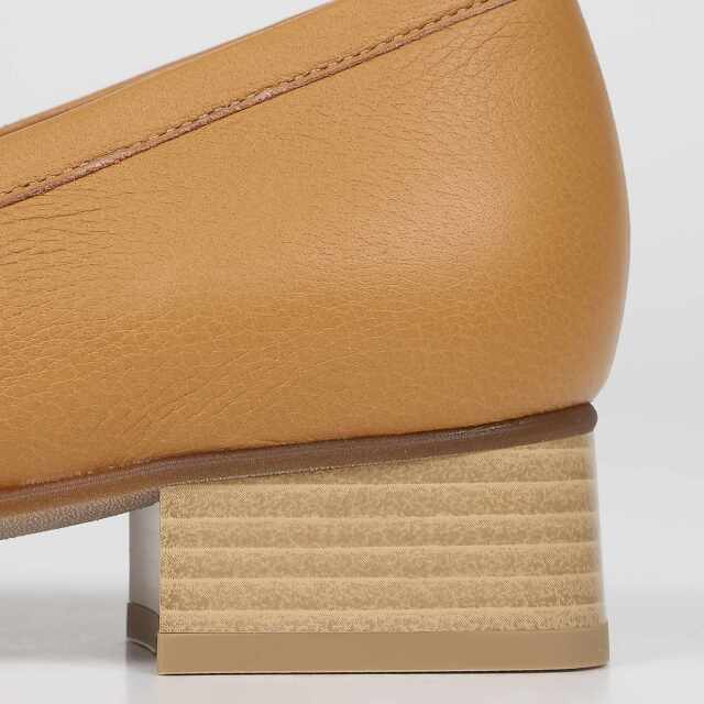 BARCLAY（バークレー）パンチングモカシンパンプス キャメルコンビ