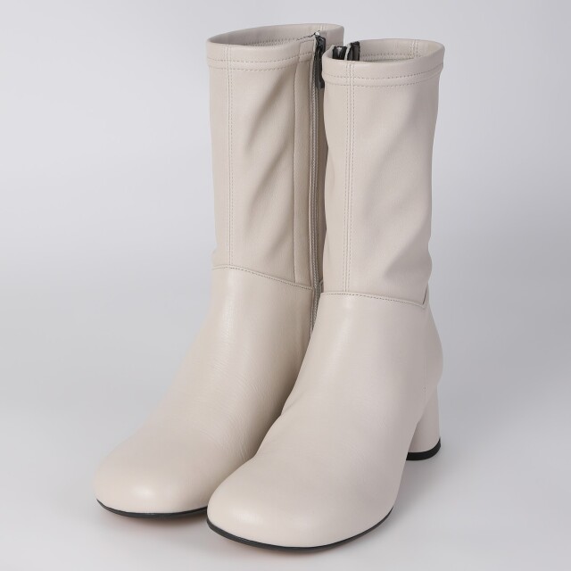【OUTLET】BARCLAY（バークレー）オブリークトゥストレッチショートブーツ アイボリー