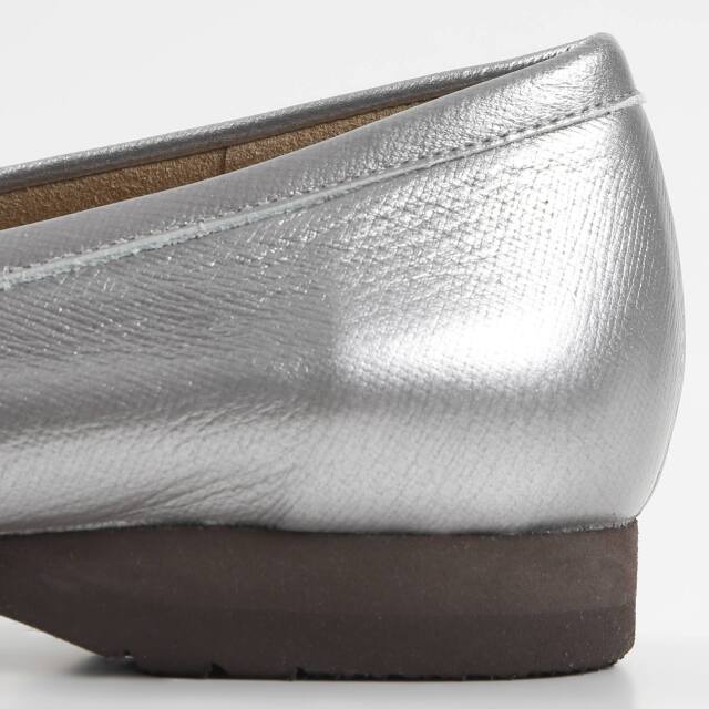 VITA NOVA（ヴィタノヴァ）シンプルコインローファー シルバー