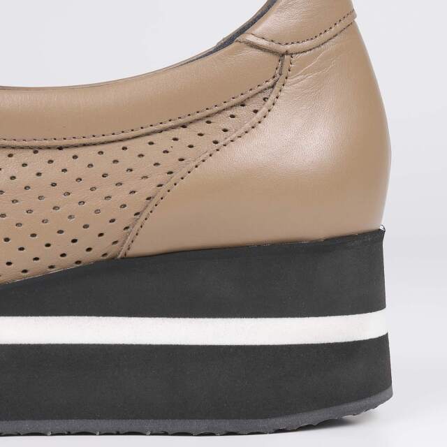 VITA NOVA（ヴィタノヴァ）チェーンビットデザインスリッポン オーク