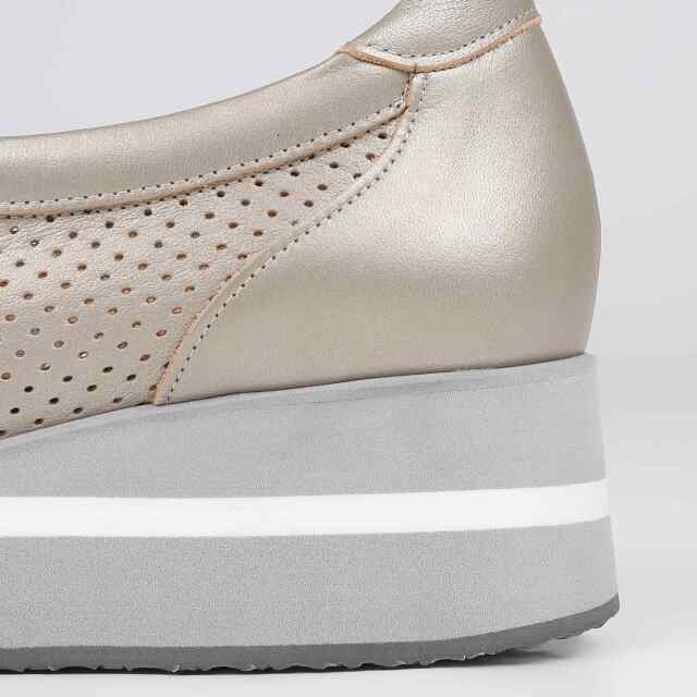 VITA NOVA（ヴィタノヴァ）チェーンビットデザインスリッポン プラチナ