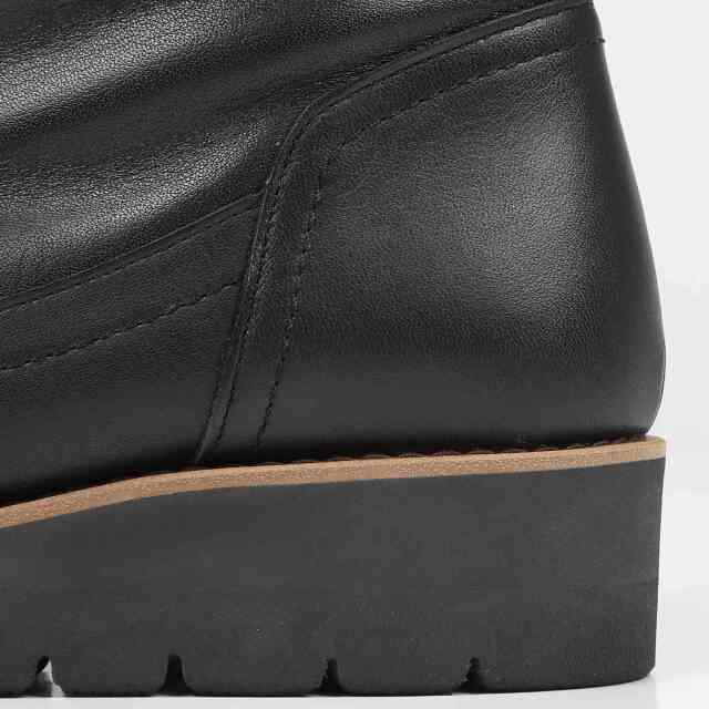 VITA NOVA（ヴィタノヴァ）シワ加工カジュアルショートブーツ