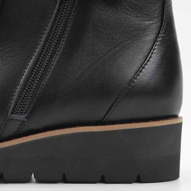 VITA NOVA（ヴィタノヴァ）ライダースショートブーツ ブラック