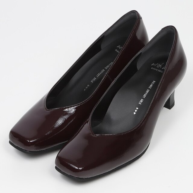 With Width（ウィズウィズ）Vカットプレーンパンプス バーガンディエナメル