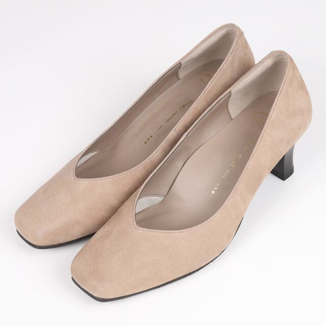 【SALE】With Width（ウィズウィズ）Vカットプレーンパンプス ダークベージュヌバック
