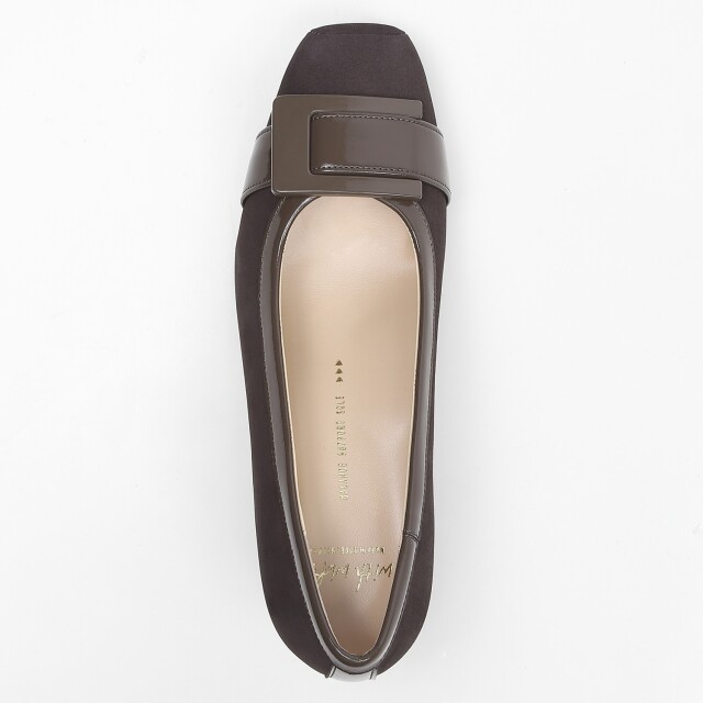 With Width（ウィズウィズ）バックルデザインパンプス グレー