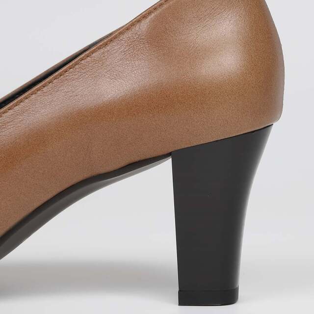 With Width（ウィズウィズ）2Eデザインパンプス オークコンビ