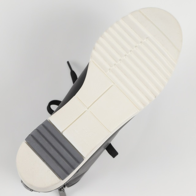 【VITA NOVA】スニーカー23.0cm VITA NOVA（ヴィタノヴァ）スニーカー ダークシルバー｜BARCLAY
