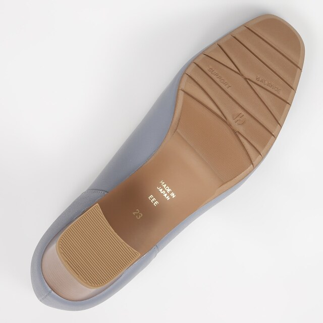 With Width（ウィズウィズ）アシンメトリーカットパンプス ペール