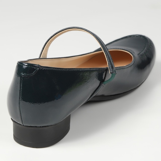 VITA NOVA（ヴィタノヴァ）クルミボタンストラップパンプス ダーク