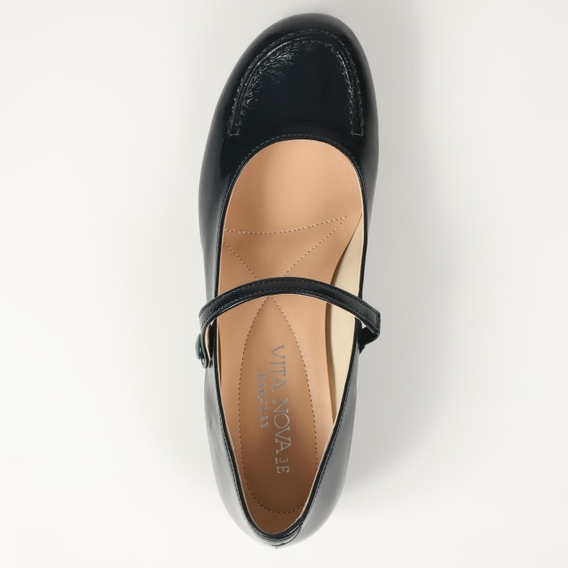 VITA NOVA（ヴィタノヴァ）クルミボタンストラップパンプス ダーク