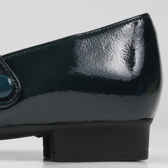 VITA NOVA（ヴィタノヴァ）クルミボタンストラップパンプス ダーク