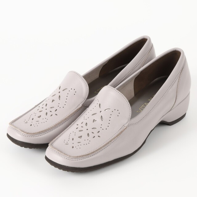 VITA NOVA（ヴィタノヴァ）カットワークモカシンローファー ライト