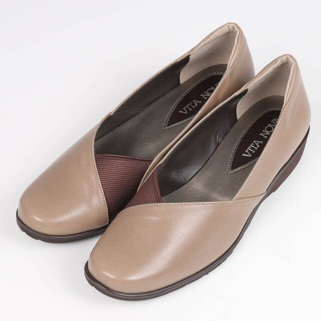 【OUTLET】VITA NOVA（ヴィタノヴァ）Vカット軽量カジュアルシューズ　グレージュ