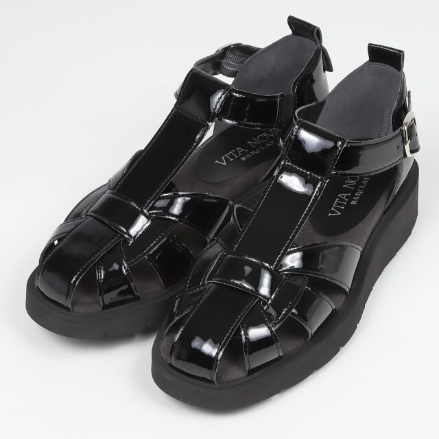 VITA NOVA（ヴィタノヴァ）グルカサンダル（スリッポンタイプ） ブラックエナメル