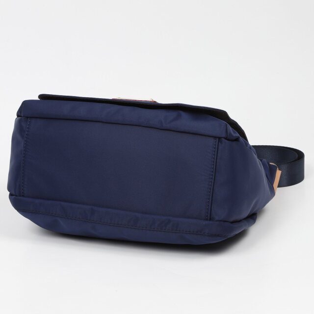 BARCLAY CLUB（バークレークラブ）ナイロンショルダーバッグ ネイビー