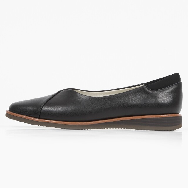 KISCO（キスコ）アシンメトリーカジュアルパンプス ブラック｜BARCLAY