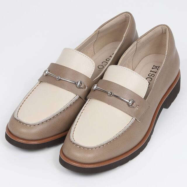 KISCO（キスコ）チェーンデザインローファー　グレージュコンビ