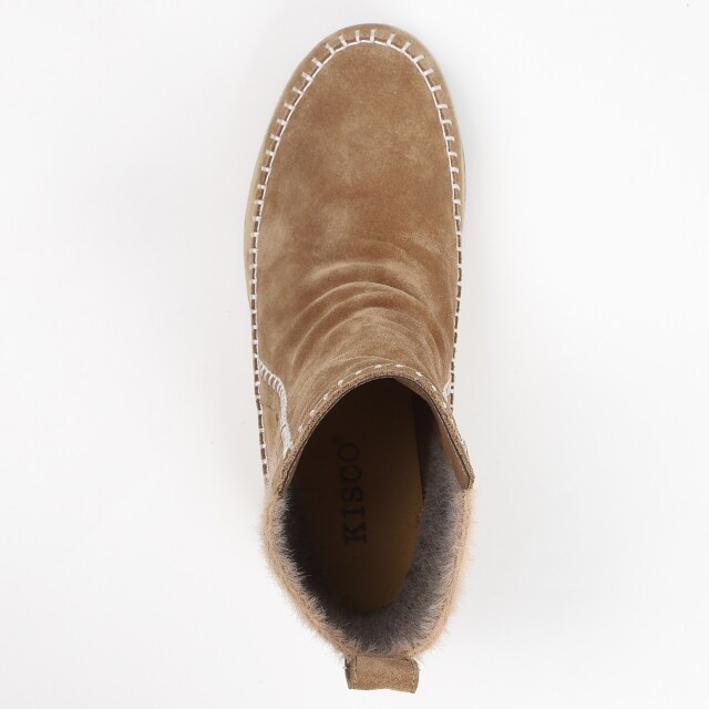 KISCO（キスコ）ステッチデザインスエードショートブーツ キャメル