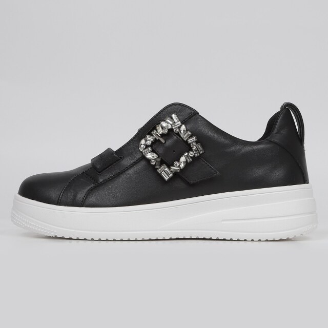 KISCO（キスコ）ビジューバックルスニーカー ブラック｜BARCLAY