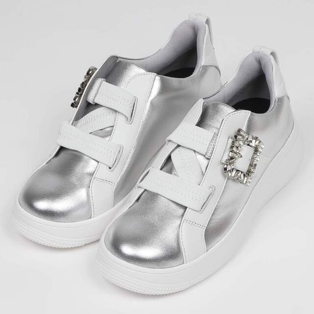 KISCO（キスコ）ビジューバックルスニーカー　シルバー