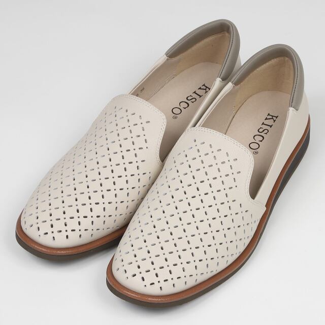【SALE】KISCO（キスコ）パンチングオペラカットスリッポン　ホワイト