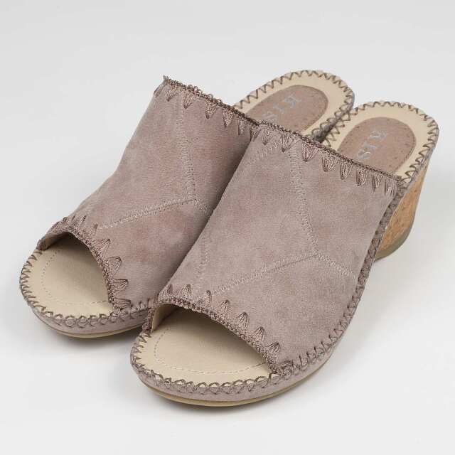 KISCO（キスコ）刺繍カバードサンダル　グレージュスエード