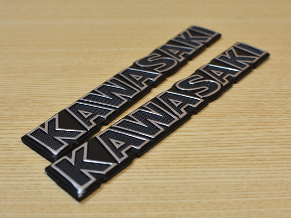 KAWASAKI エンブレム カワサキ ☆Kawasaki 小文字 エンブレム☆2枚SET : ワンポイント