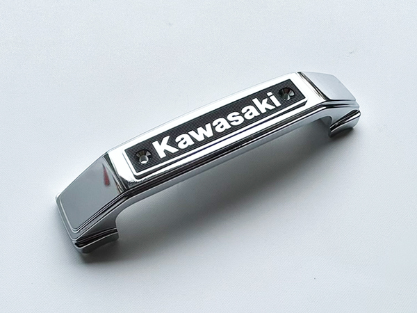 カワサキ純正 フォークカバー エンブレム 三又エンブレム メッキ Kawasaki 小文字 本体