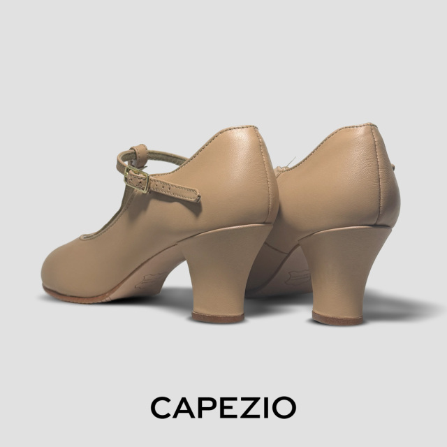 新品未使用Capezio ベージュ ダンスシューズ CAPEZIO（カペジオ）キャラクターシューズ700 T-STRAP/BLACK（黒）