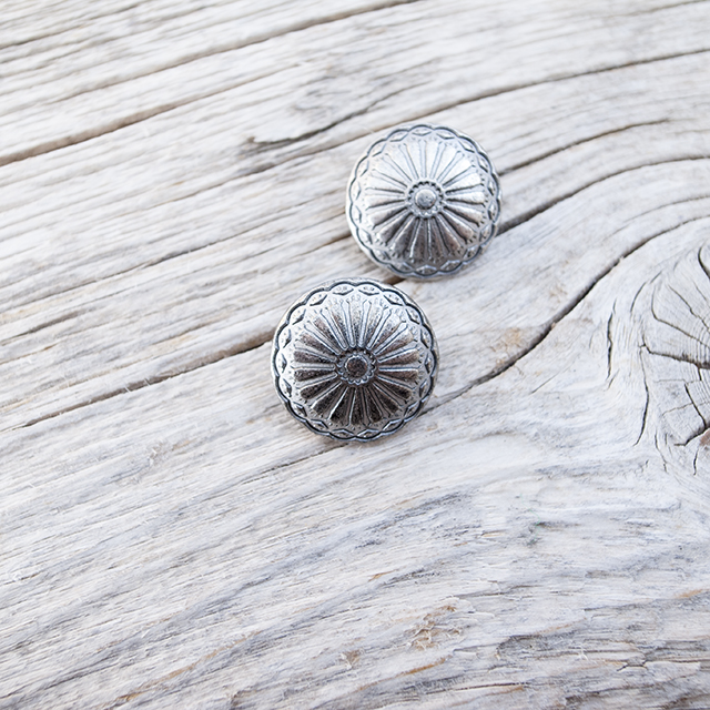 コンチョボタン