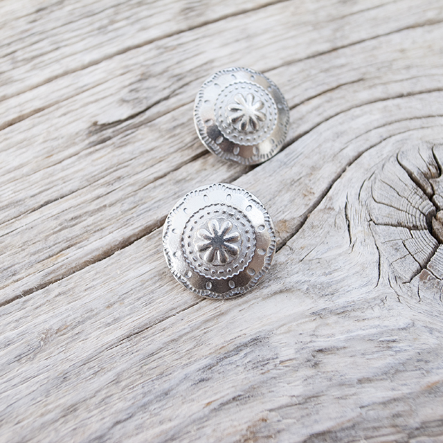 コンチョボタン