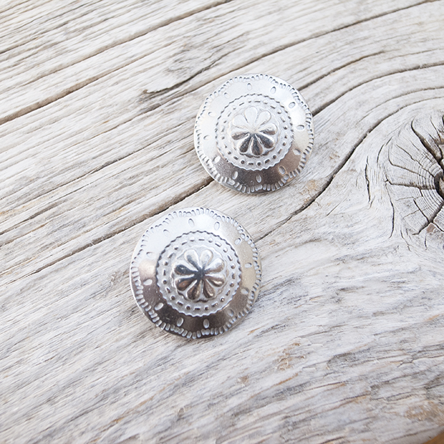 コンチョボタン