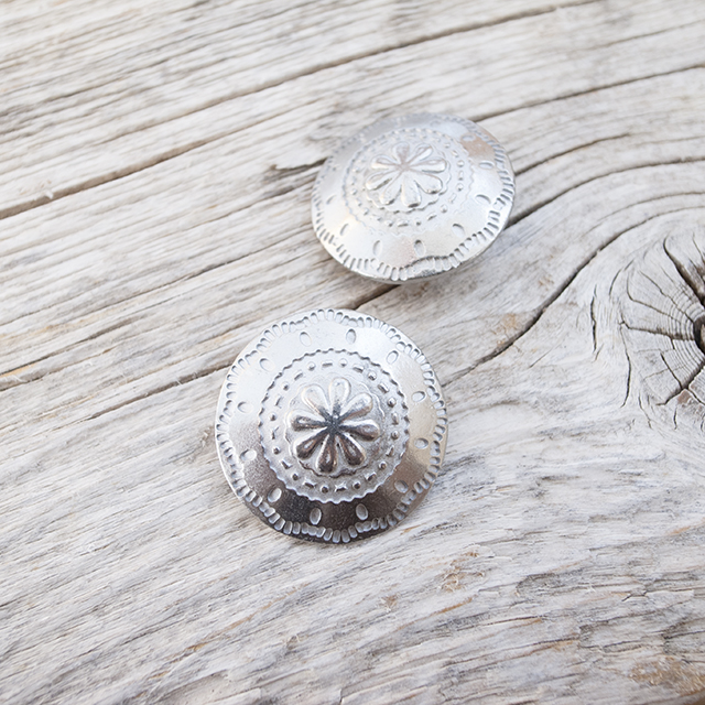 コンチョボタン