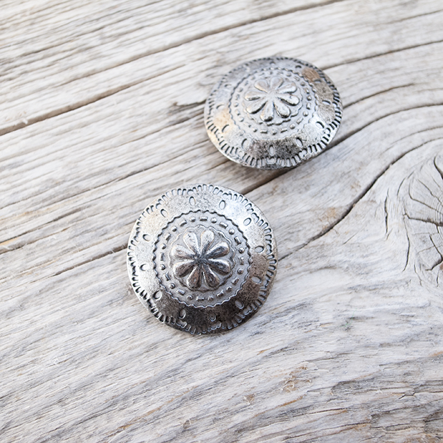 コンチョボタン