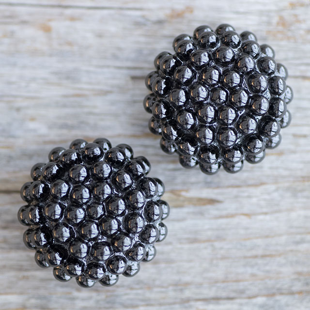 メタルラズベリーボタン