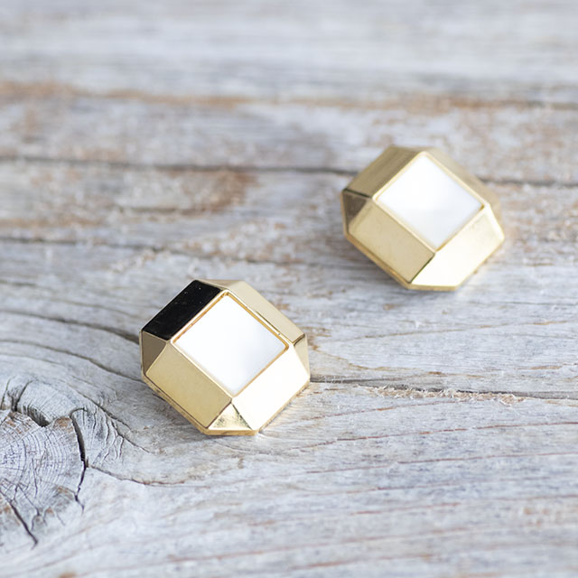 【デッドストックボタン】 八角形ゴールド×シェルライクボタン　1穴 ＃BT264  21mm C/#G ゴールド＊数量限定＊