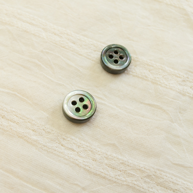 黒蝶貝 貝ボタン#00017 4穴11.5mm