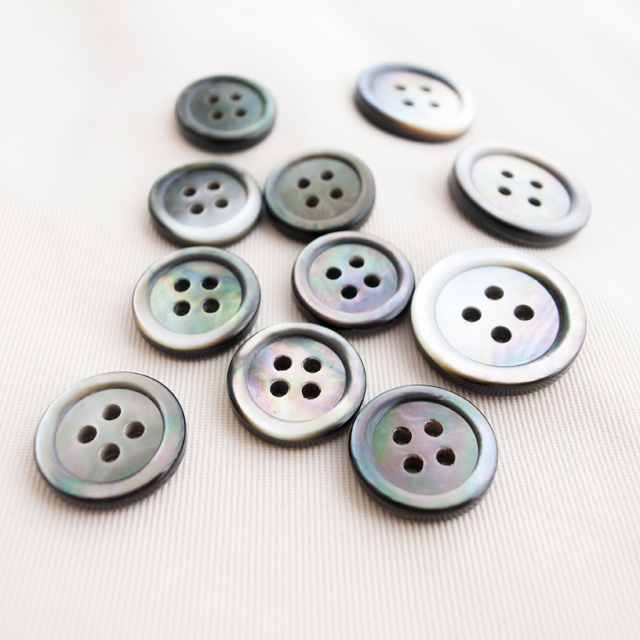 【厚みのある形(ジャケット用 3mm厚)】黒蝶貝ボタン#00017JK 4穴15mm&20mmセット ＊＊＊10％OFF＊＊＊