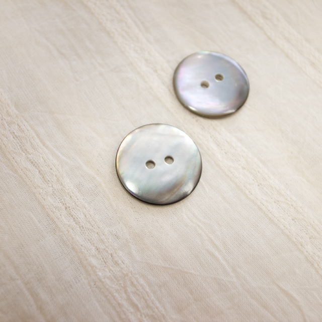 【丸型(定番)】黒蝶貝 貝ボタン#00150 2穴 20mm