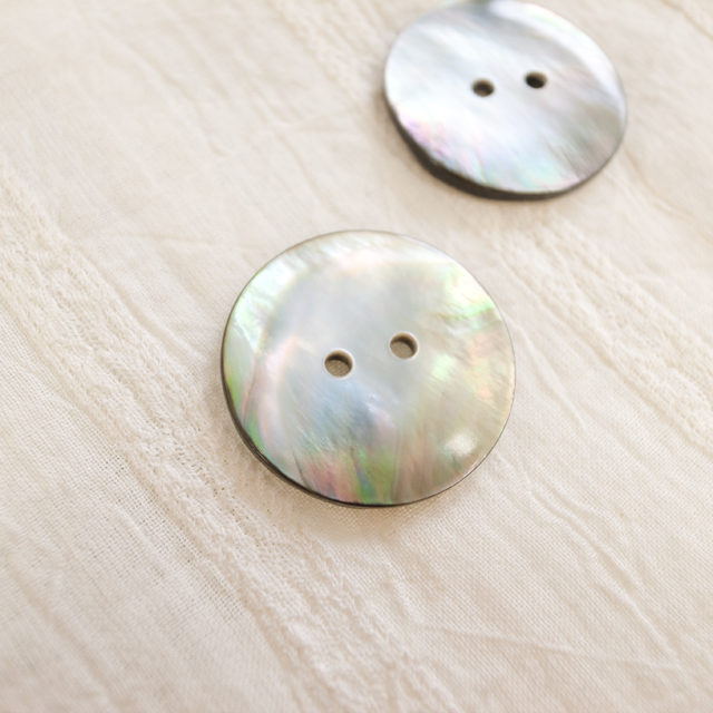【丸型(定番)】黒蝶貝 貝ボタン#00150 2穴 25mm