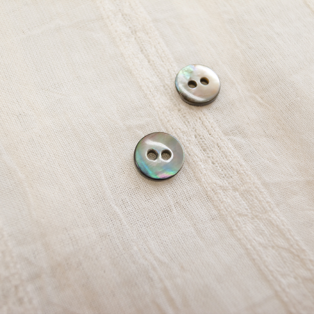 【丸型(定番)】黒蝶貝 貝ボタン#00150 2穴8mm