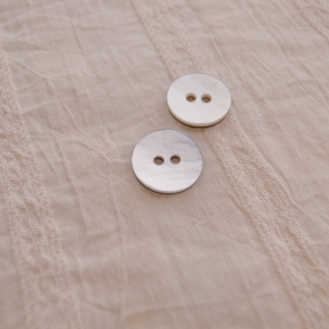 【丸型(定番)】黒蝶貝ボタン#0N104 2穴11.5mm