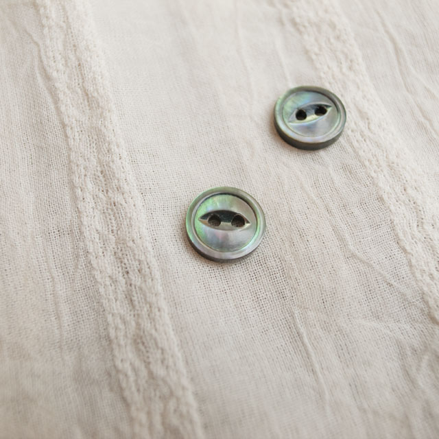 【丸型(デザイン キャッツアイ)】黒蝶貝ボタン#bt038 2穴11.5mm