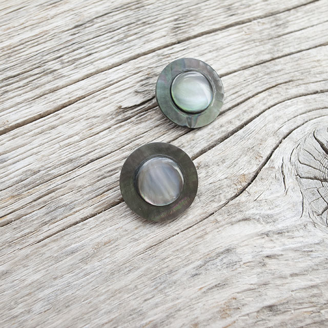 黒蝶貝ボタン　花のボタン