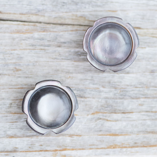 *限定品*【花の形のボタン(足付き)】黒蝶貝シェルボタン#bt050 1穴15mm