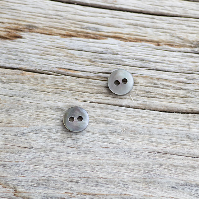 黒蝶貝ボタン　00104